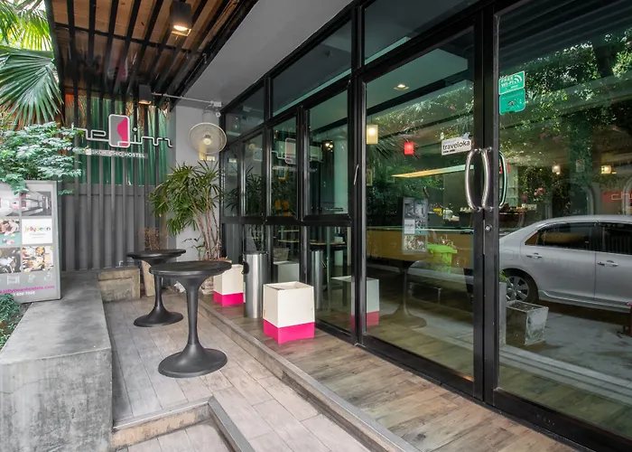 Cheqinn Hostel - Sukhumvit 4 Nana Plaza Bangkok