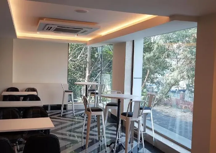 Cheqinn Hostel - Sukhumvit 4 Nana Plaza Bangkok